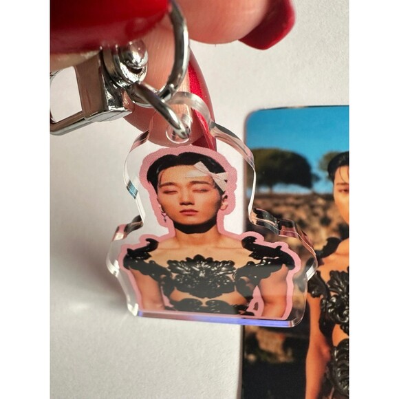 Ateez San Gladiator Model Photo Keychain Idol Bias Kpop Accessory - Picture 2 of 3